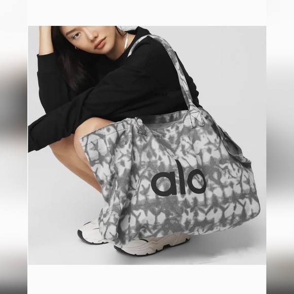 ALO Yoga Handbags - Alo yoga tote bag BNWT